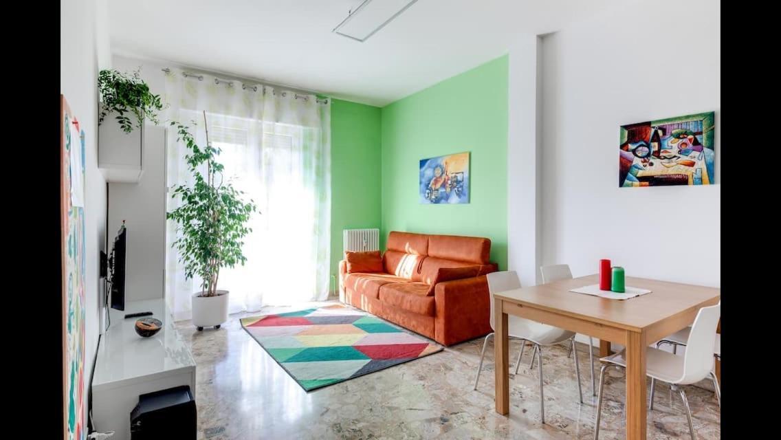 Apartmán A Due Passi Dal Centro Forlì Exteriér fotografie